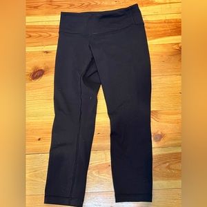 Lululemom black capri size 4 like new